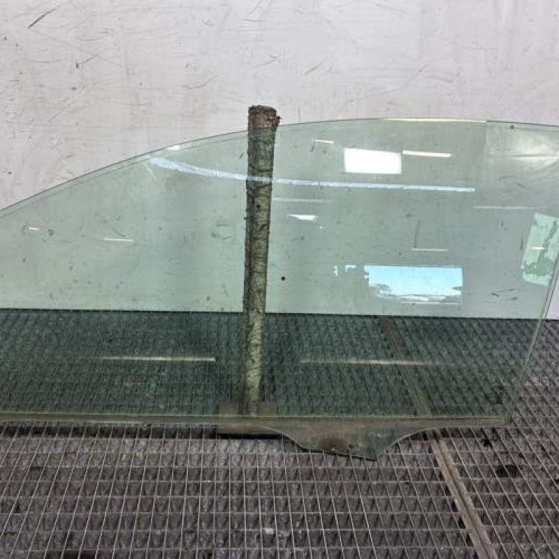 Vitre avant gauche PEUGEOT 206+ Photo n°1