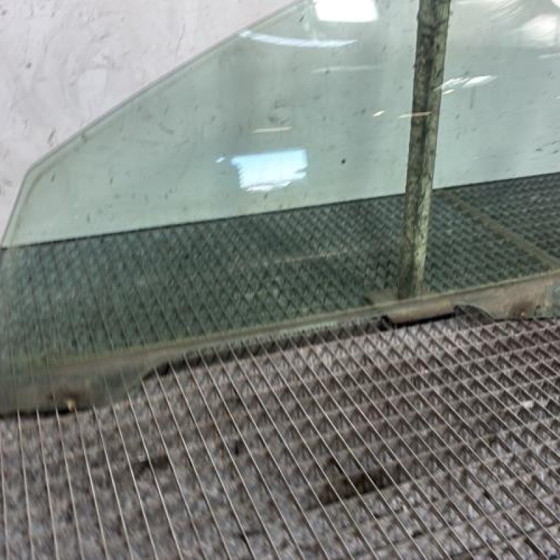 Vitre avant gauche PEUGEOT 206+ Photo n°2