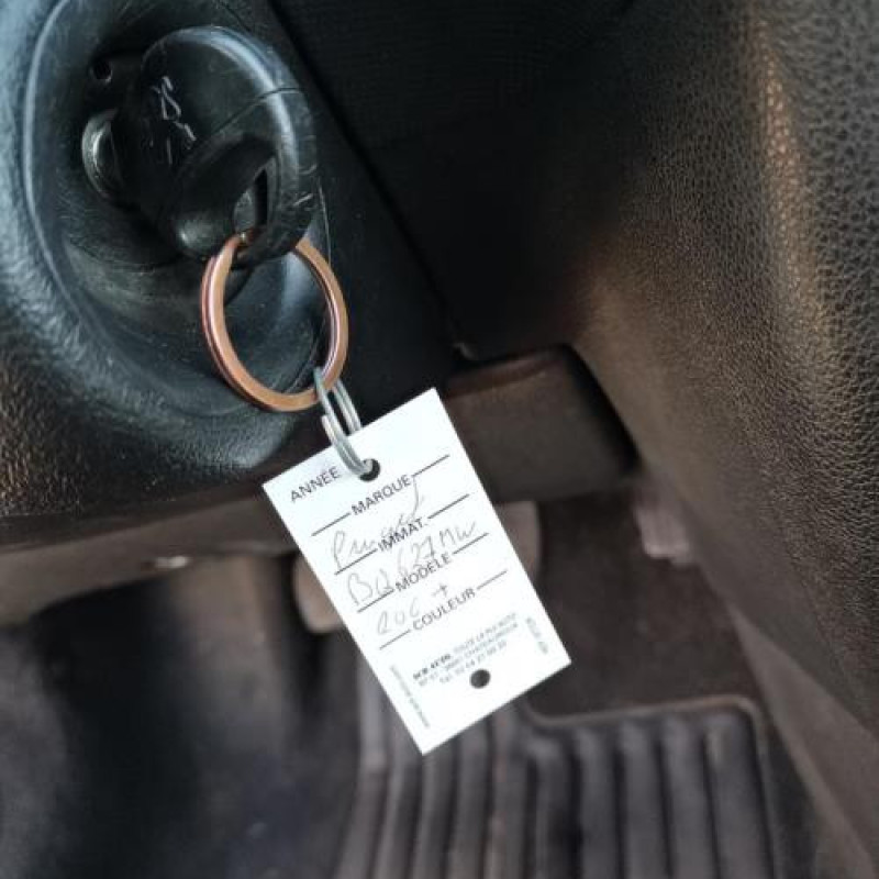 Attache ceinture arriere droit PEUGEOT 206+ Photo n°5