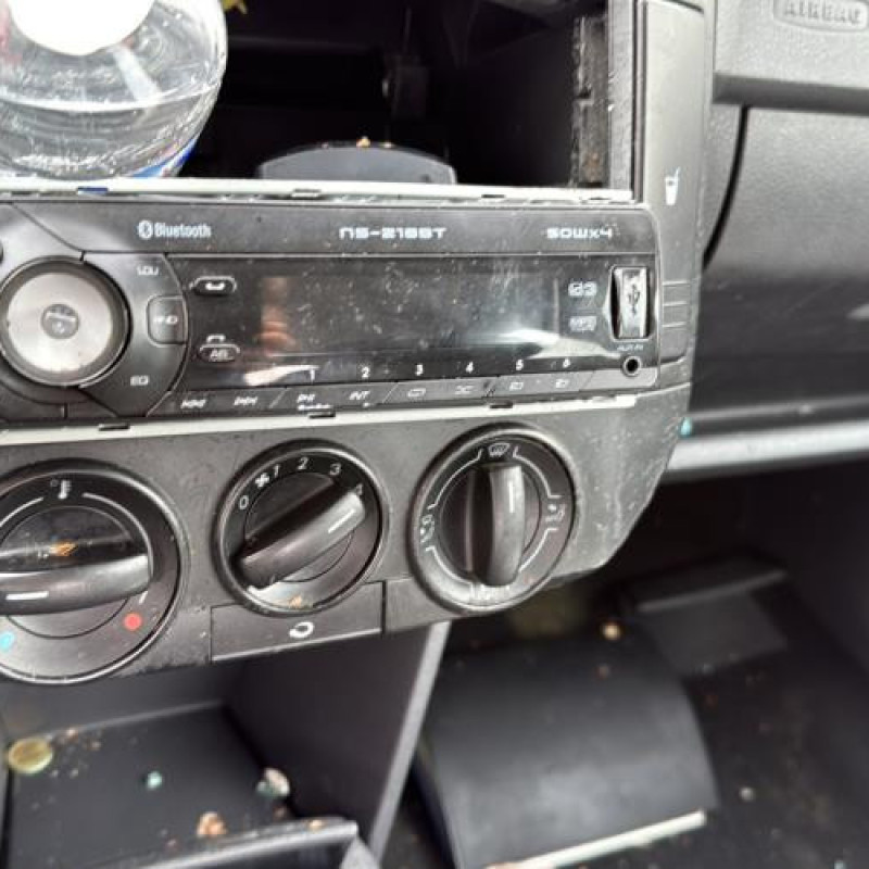 Attache ceinture avant gauche VOLKSWAGEN POLO 4 Photo n°14