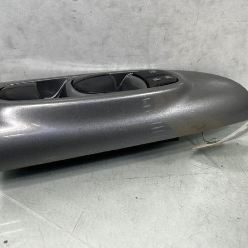 Interrupteur de leve vitre avant gauche NISSAN JUKE 1 Photo n°1