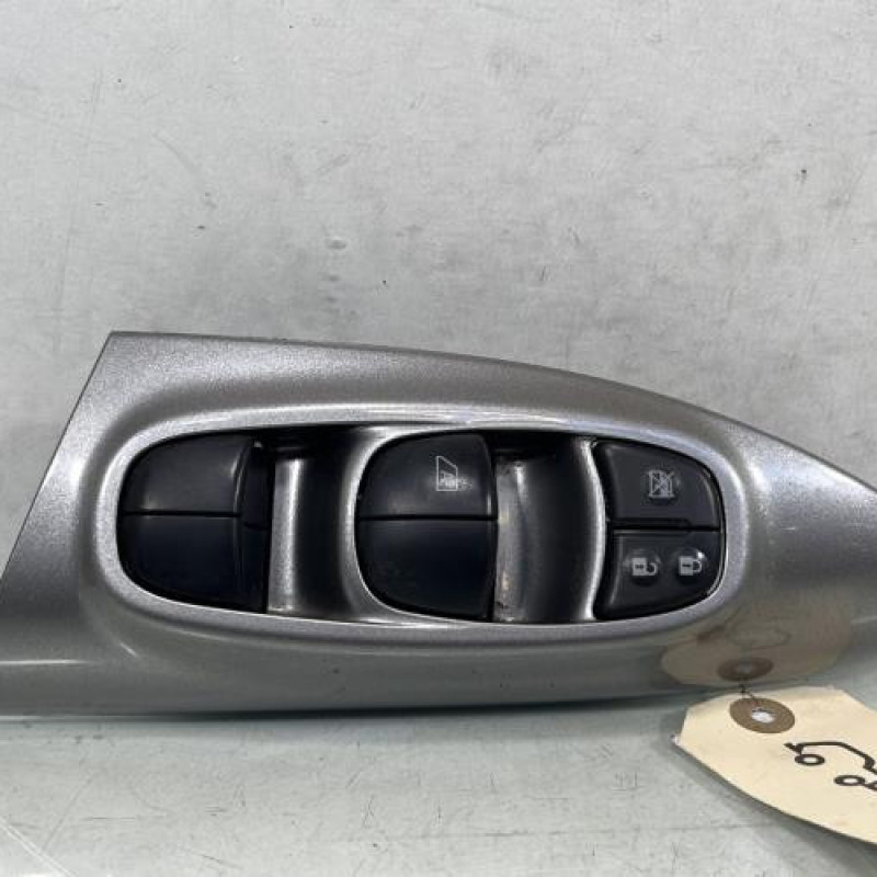 Interrupteur de leve vitre avant gauche NISSAN JUKE 1 Photo n°2