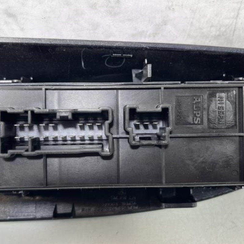 Interrupteur de leve vitre avant gauche NISSAN JUKE 1 Photo n°4