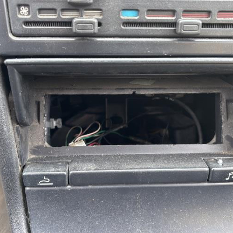 Poignee porte arriere droit PEUGEOT 405 Photo n°19