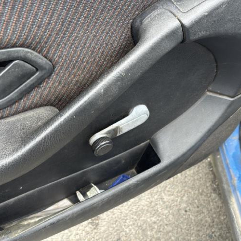 Porte avant droit PEUGEOT 405 Photo n°10