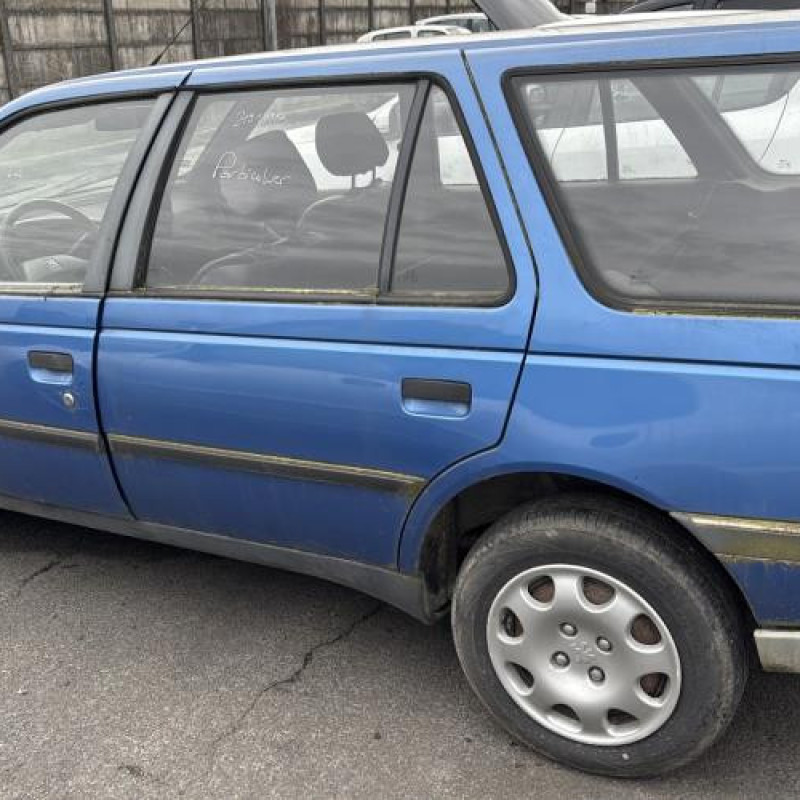 Leve vitre mecanique avant gauche PEUGEOT 405 Photo n°6