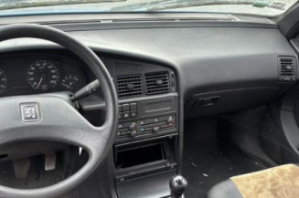 Attache ceinture avant droit PEUGEOT 405