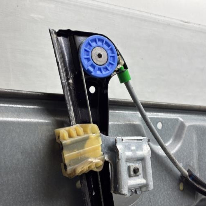 Leve vitre electrique avant droit VOLKSWAGEN POLO 4 Photo n°3