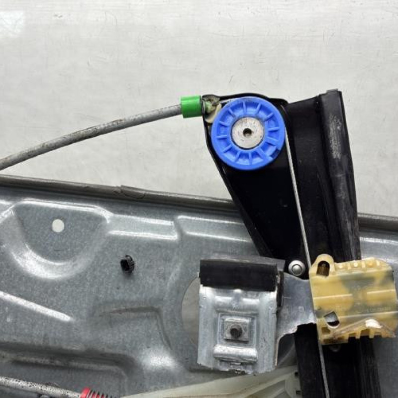 Leve vitre electrique avant droit VOLKSWAGEN POLO 4 Photo n°4