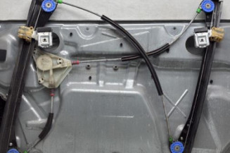 Leve vitre electrique avant gauche VOLKSWAGEN POLO 4 Photo n°1