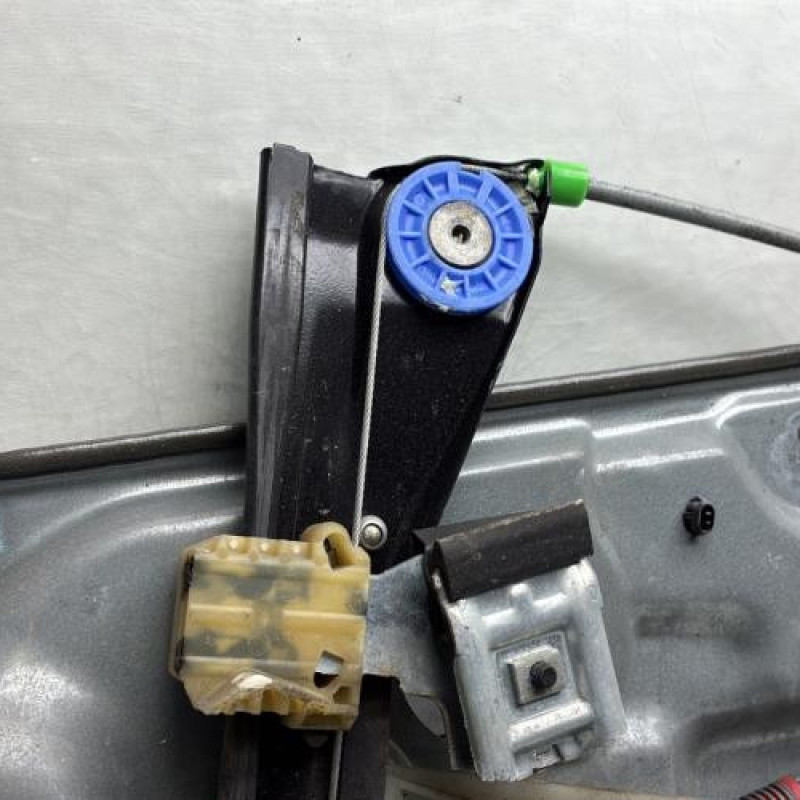 Leve vitre electrique avant gauche VOLKSWAGEN POLO 4 Photo n°3