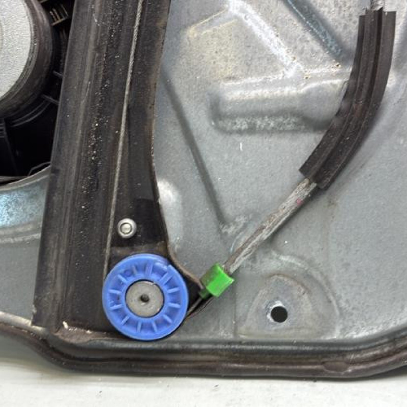 Leve vitre electrique avant gauche VOLKSWAGEN POLO 4 Photo n°4