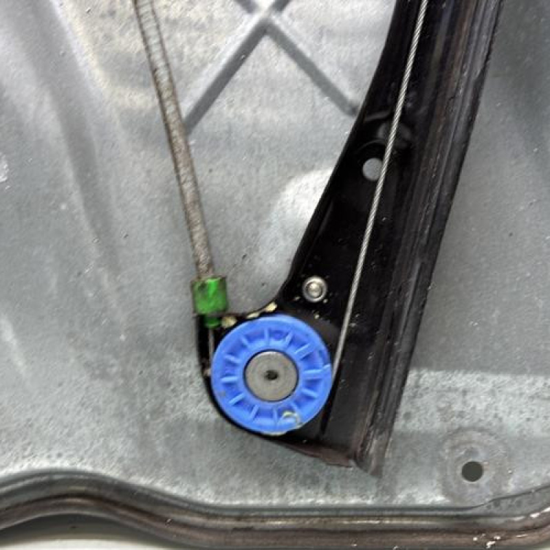 Leve vitre electrique avant gauche VOLKSWAGEN POLO 4 Photo n°5