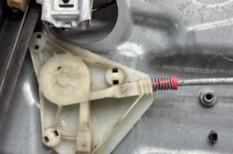 Leve vitre electrique avant gauche VOLKSWAGEN POLO 4