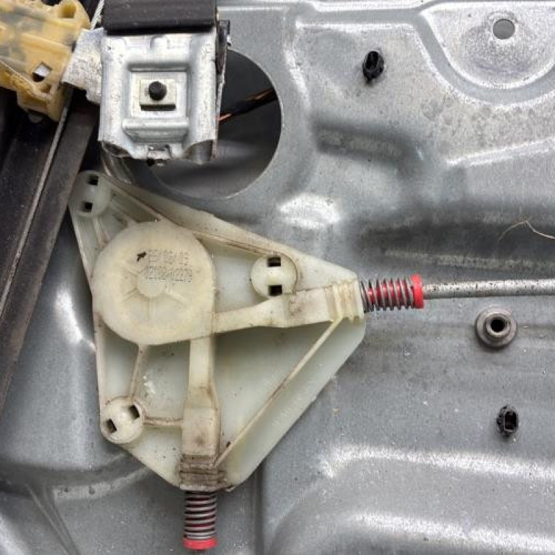 Leve vitre electrique avant gauche VOLKSWAGEN POLO 4 Photo n°6