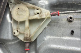 Leve vitre electrique avant gauche VOLKSWAGEN POLO 4