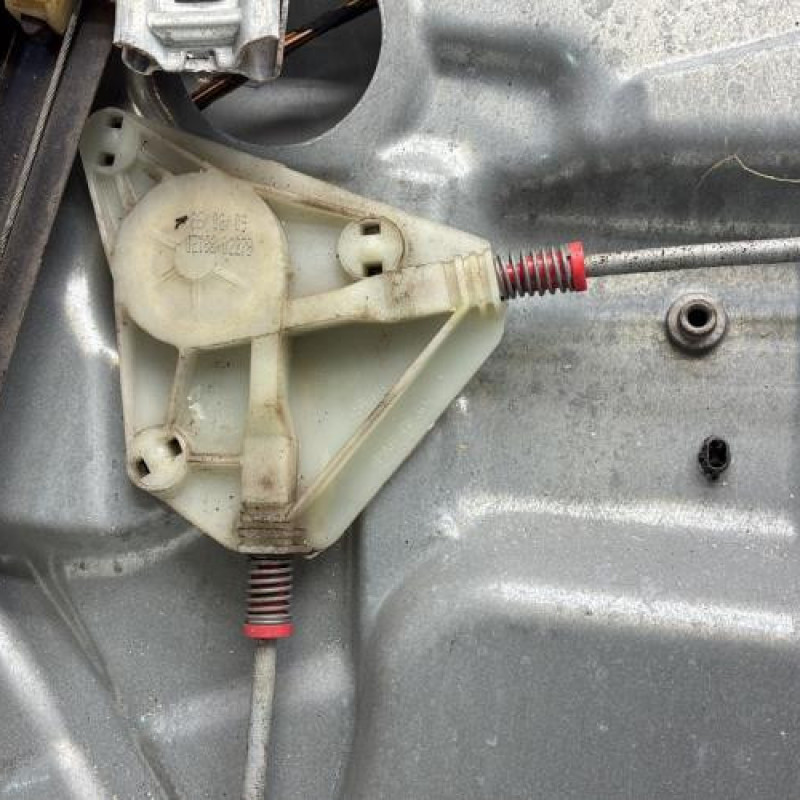 Leve vitre electrique avant gauche VOLKSWAGEN POLO 4 Photo n°7