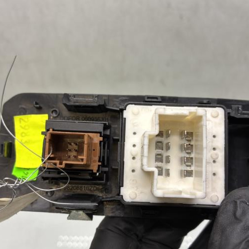 Interrupteur de leve vitre avant gauche CITROEN BERLINGO 3 M Photo n°3