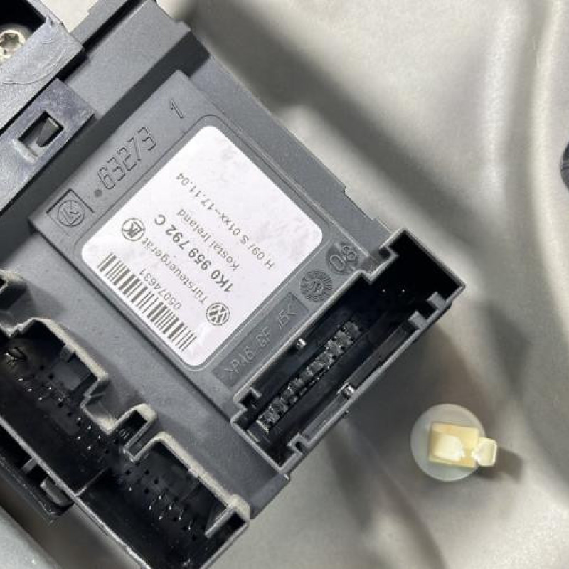 Leve vitre electrique avant droit SKODA OCTAVIA 2 Photo n°9