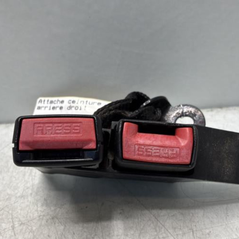 Attache ceinture arriere droit RENAULT CLIO 3 Photo n°1