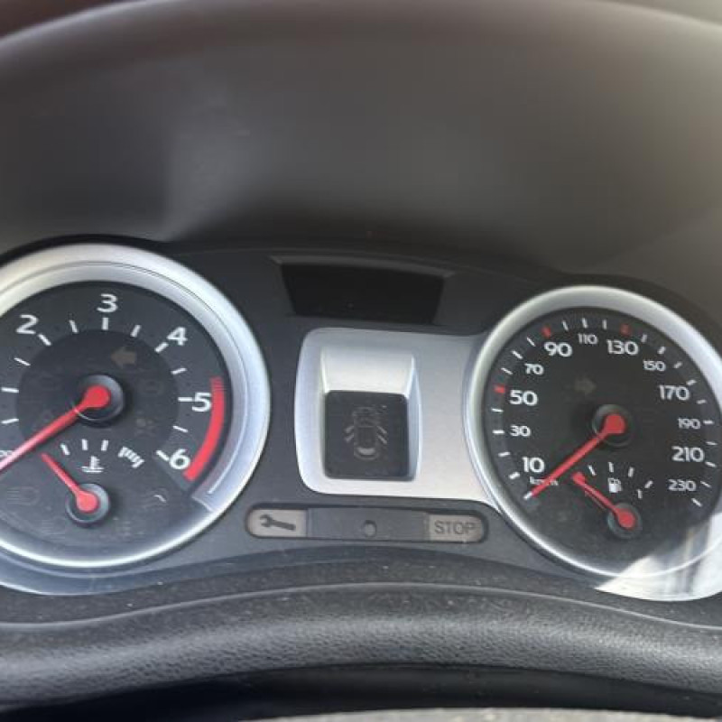 Attache ceinture arriere droit RENAULT CLIO 3 Photo n°20