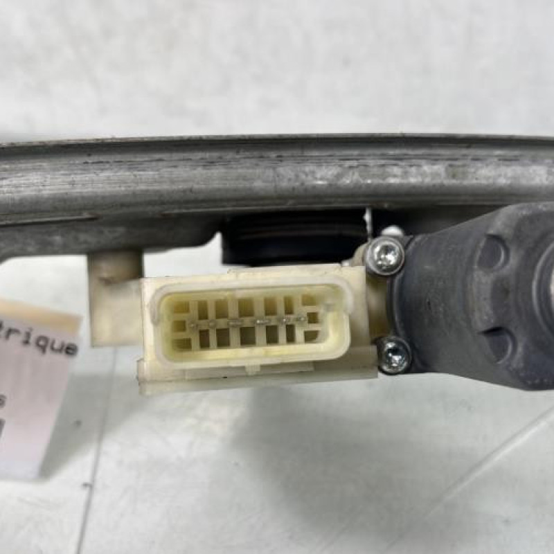Leve vitre electrique arriere gauche PEUGEOT 308 2 SW Photo n°3