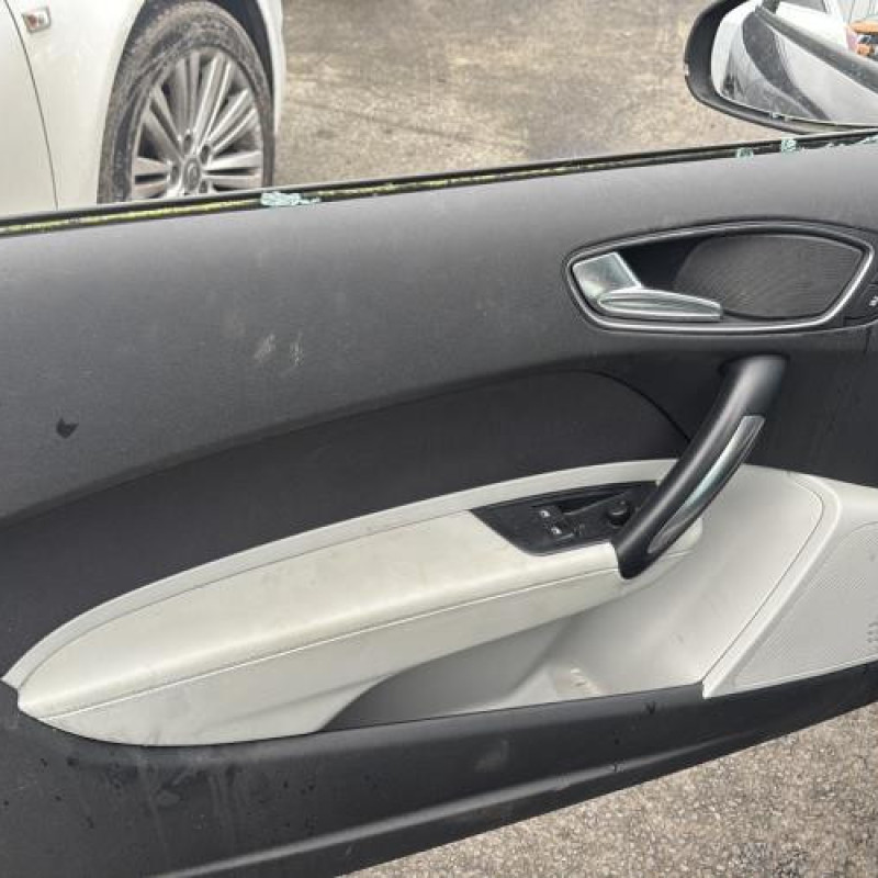 Poignee porte avant droit AUDI A1 1 Photo n°14
