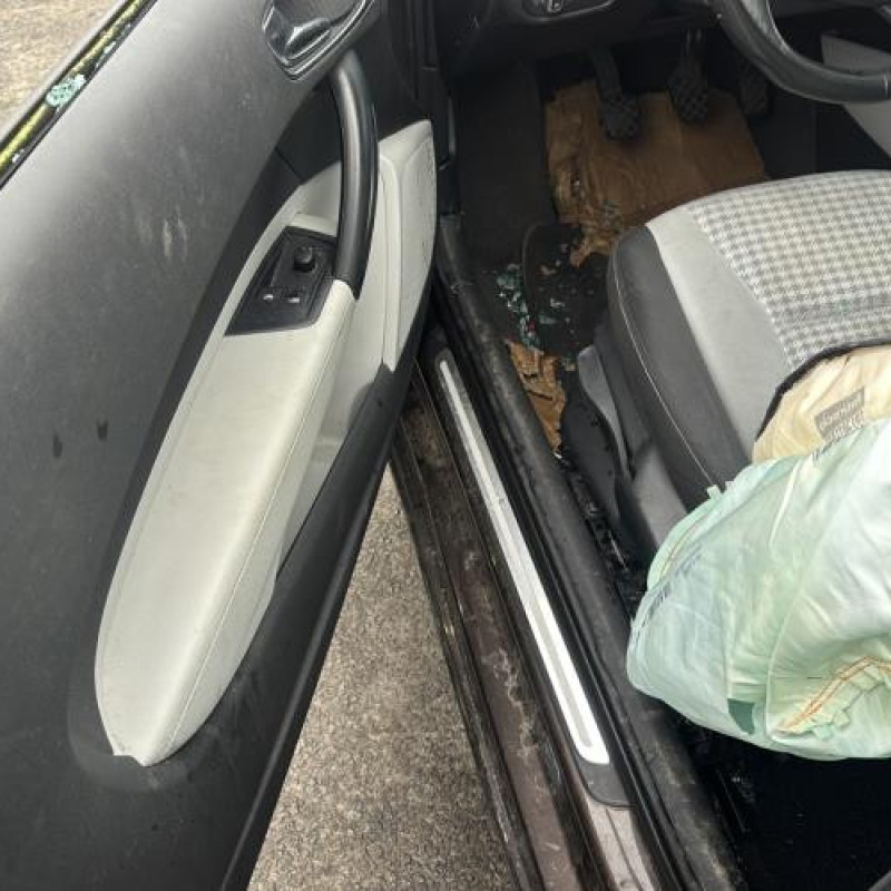 Poignee porte avant droit AUDI A1 1 Photo n°15