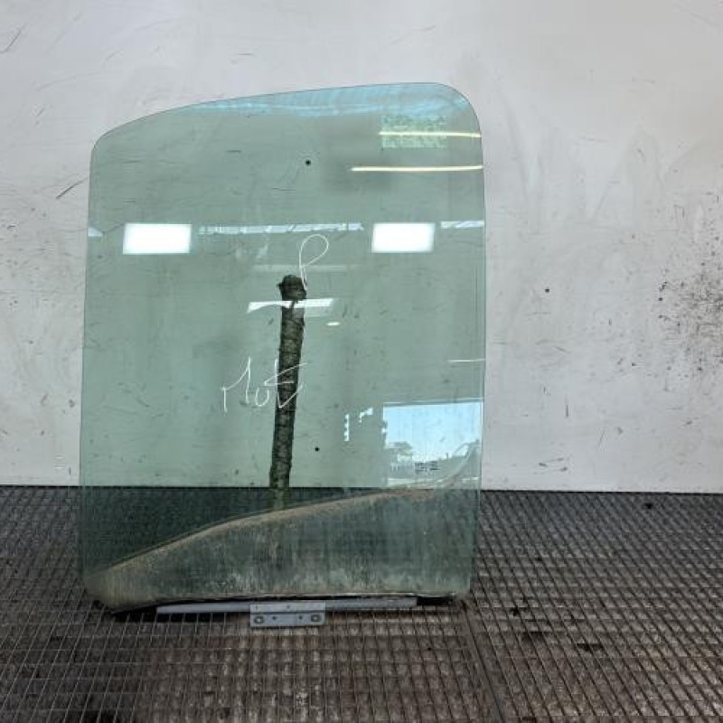 Vitre avant gauche RENAULT MASTER 2 Photo n°1