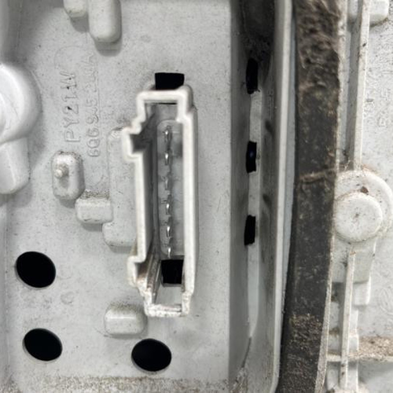 Feu arriere principal droit (feux) VOLKSWAGEN POLO 4 Photo n°3