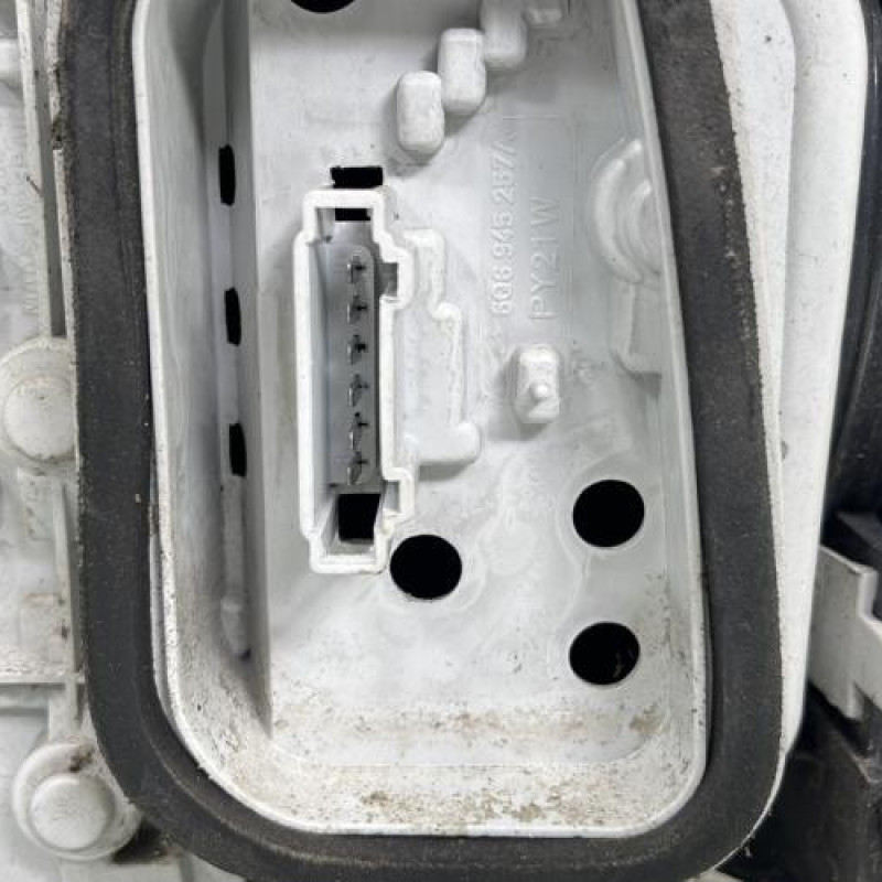 Feu arriere principal gauche (feux) VOLKSWAGEN POLO 4 Photo n°3