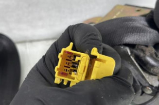 Pretensionneur de ceinture avant gauche VOLKSWAGEN POLO 4