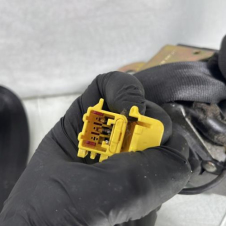 Pretensionneur de ceinture avant gauche VOLKSWAGEN POLO 4