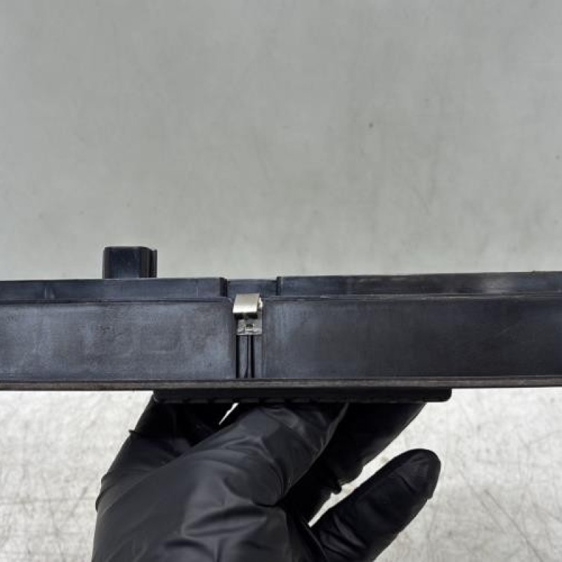 Bouton de coffre FORD FIESTA 7 Photo n°2