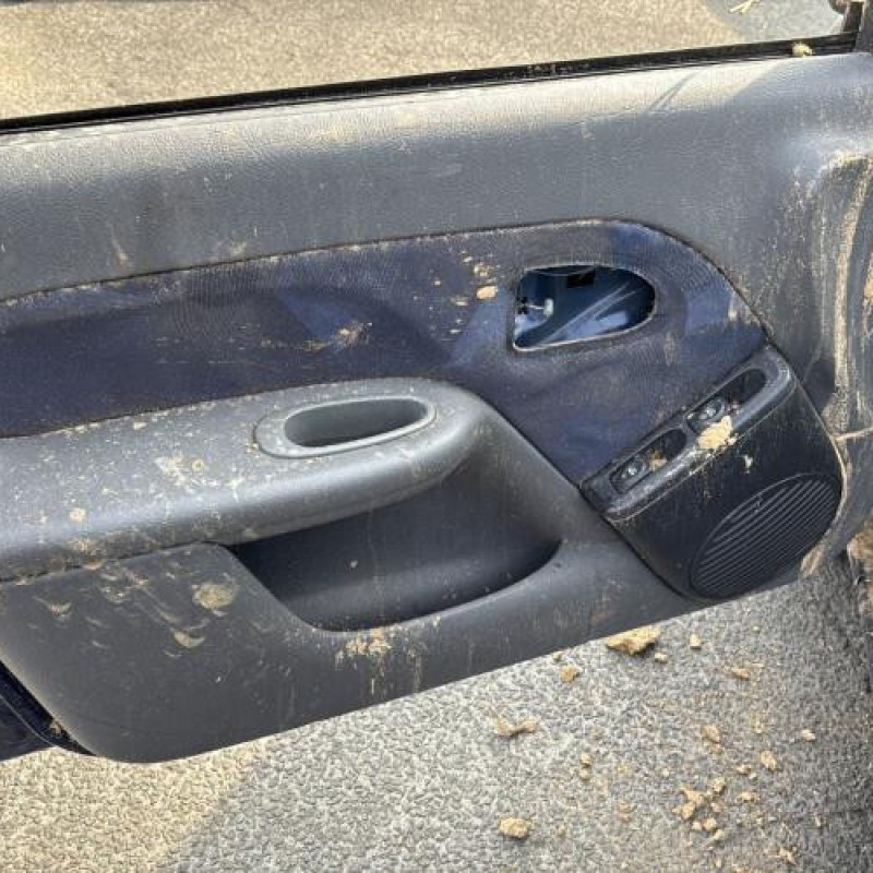 Serrure avant droit RENAULT CLIO 2 Photo n°15