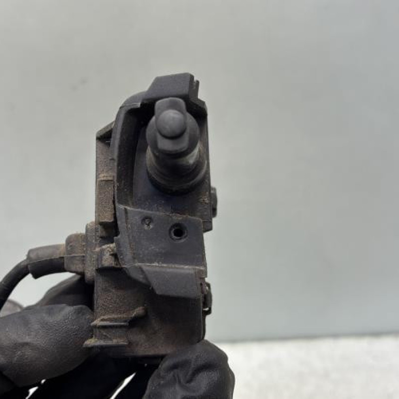 Actionneur verrou trappe d'essence VOLKSWAGEN POLO 5 Photo n°3