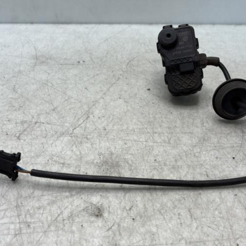 Actionneur verrou trappe d'essence VOLKSWAGEN POLO 5 Photo n°4