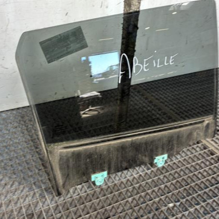 Vitre arriere droit NISSAN JUKE 1