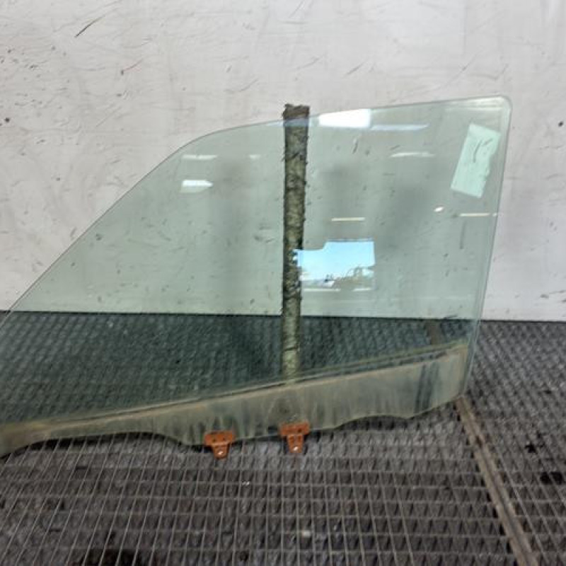 Vitre avant gauche NISSAN JUKE 1 Photo n°1