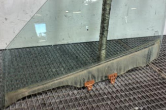 Vitre avant gauche NISSAN JUKE 1