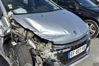 Anti brouillard arriere PEUGEOT 208 1