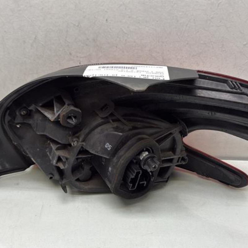 Feu arriere principal gauche (feux) PEUGEOT 208 1 Photo n°2