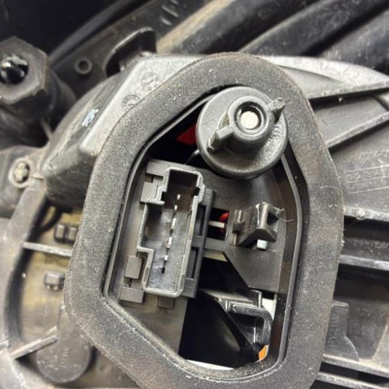 Feu arriere principal gauche (feux) PEUGEOT 208 1 Photo n°3