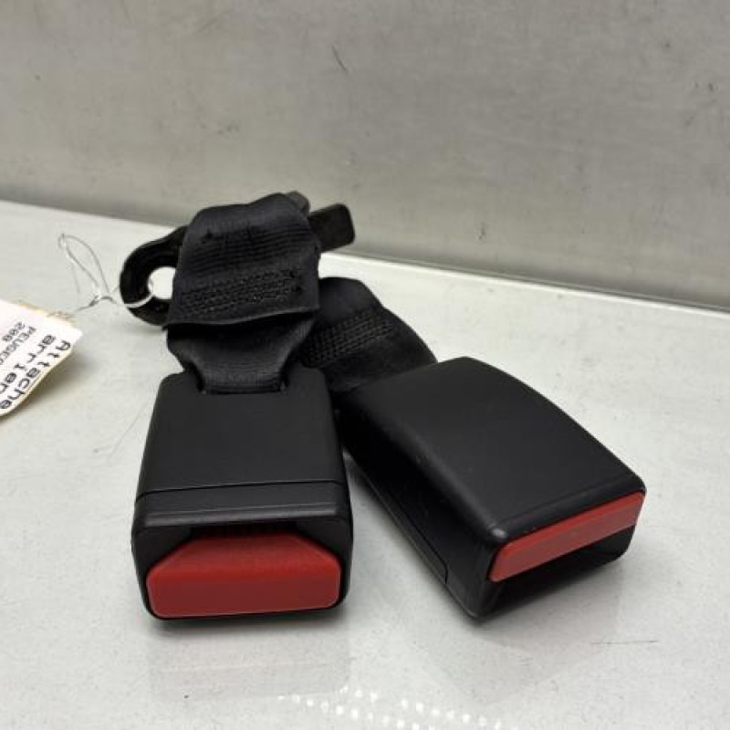 Attache ceinture arriere droit PEUGEOT 208 1 Photo n°1