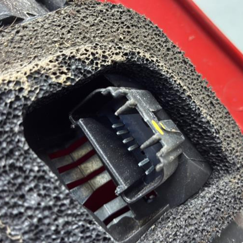 Feu arriere principal droit (feux) PEUGEOT 107 Photo n°3