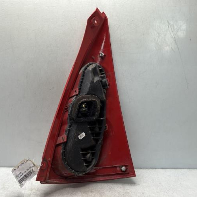 Feu arriere principal gauche (feux) PEUGEOT 107 Photo n°2