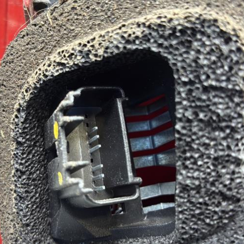 Feu arriere principal gauche (feux) PEUGEOT 107 Photo n°3