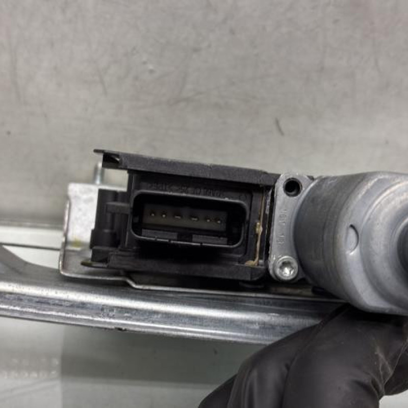 Leve vitre electrique avant droit PEUGEOT 208 1 Photo n°4