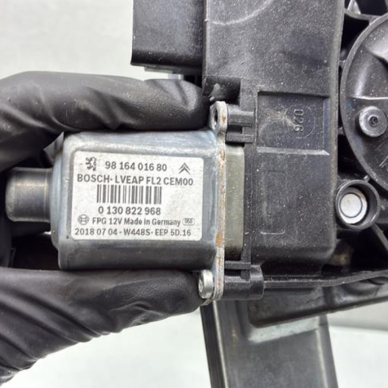 Leve vitre electrique avant droit PEUGEOT 208 1 Photo n°5