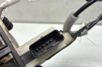 Serrure arriere droit PEUGEOT 208 1